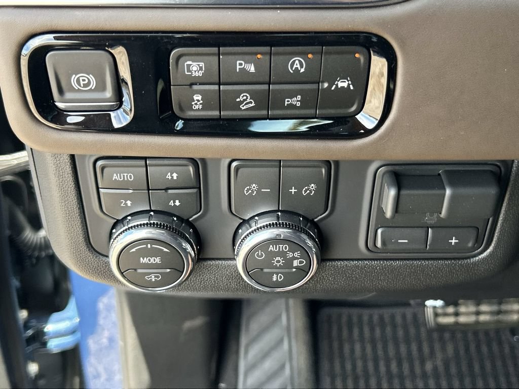 New 2026 GMC Yukon XL Denali Ultimate AWD/4WD image 18