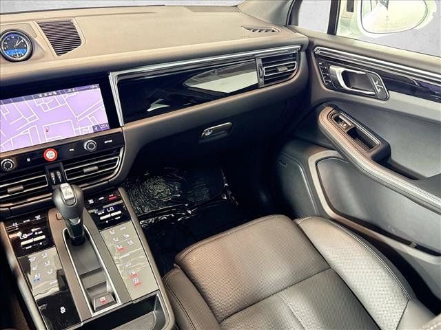 Certified 2025 Porsche Macan AWD/4WD image 21