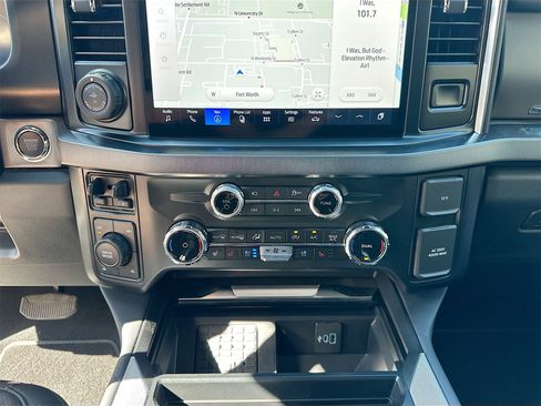 Used 2025 Ford F250 Platinum w/ FX4 Off-Road Package image 19