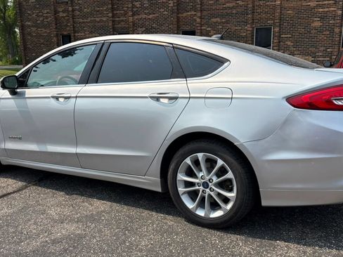 Used 2017 Ford Fusion SE w/ Equipment Group 601A FWD image 6