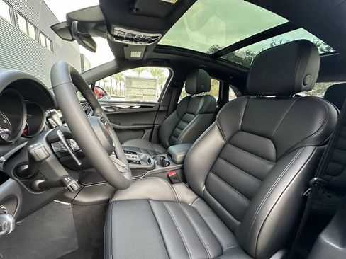 Used 2026 Porsche Macan AWD/4WD image 5