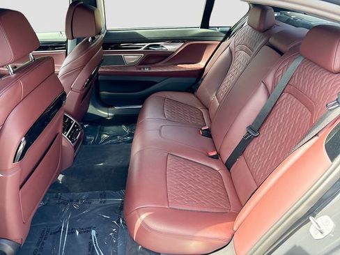 Used 2022 BMW 750i xDrive w/ Executive Package image 21