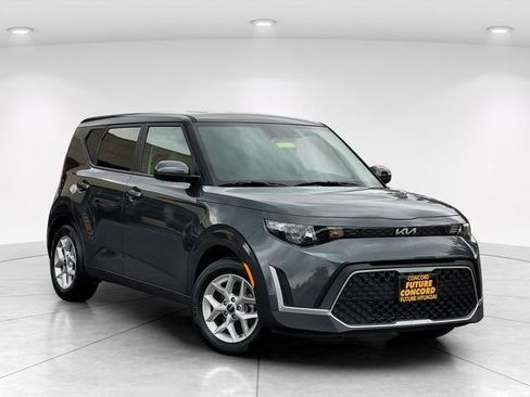 Used 2025 Kia Soul LX FWD image 1
