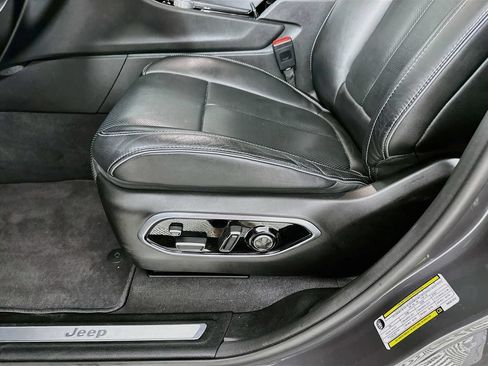 Used 2022 Jeep Grand Cherokee L Overland w/ Luxury Tech Group IV RWD image 9