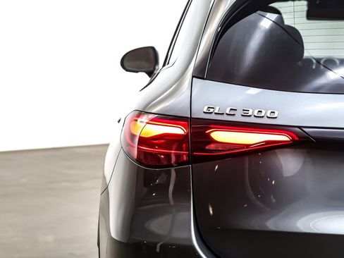 Used 2023 Mercedes-Benz GLC 300 4MATIC w/ Exclusive Trim Package image 16