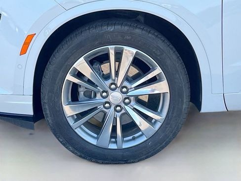 Used 2024 Cadillac XT6 Premium Luxury w/ Technology Package image 33