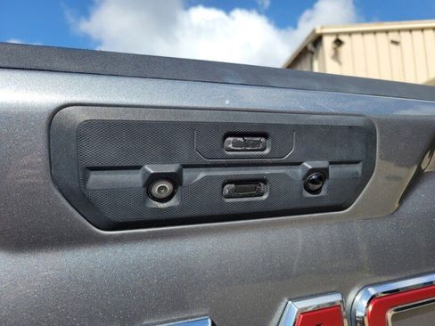 Used 2022 GMC Sierra 1500 AT4 w/ AT4 Premium Package AWD/4WD image 7