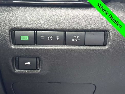 Used 2024 Nissan Sentra SV FWD image 11