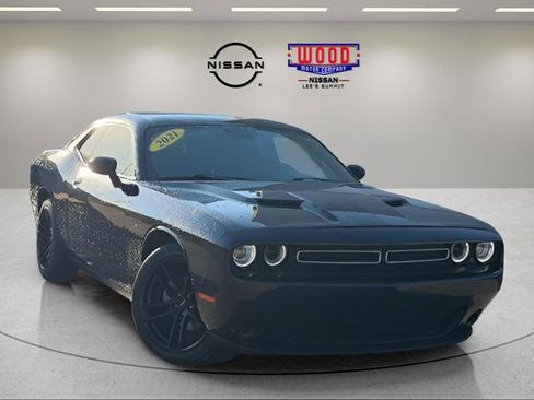 Used 2021 Dodge Challenger SXT image 4