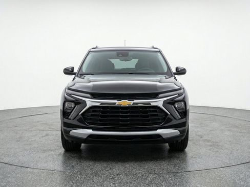 Used 2025 Chevrolet TrailBlazer LT FWD image 2