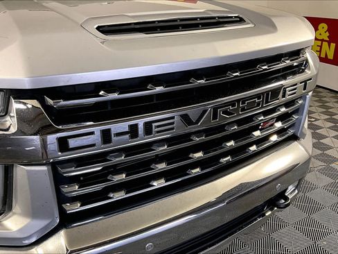 Used 2020 Chevrolet Silverado 2500 LTZ w/ LTZ Plus Package image 28