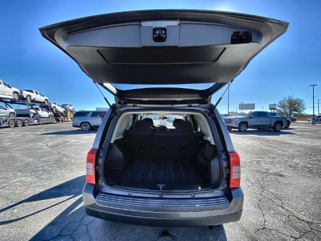 Used 2016 Jeep Patriot Sport w/ Tire & Wheel Group AWD/4WD image 21