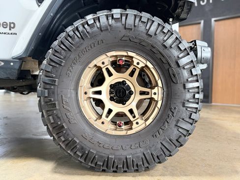 Used 2023 Jeep Wrangler Unlimited Rubicon 392 w/ Trailer Tow Package AWD/4WD image 7