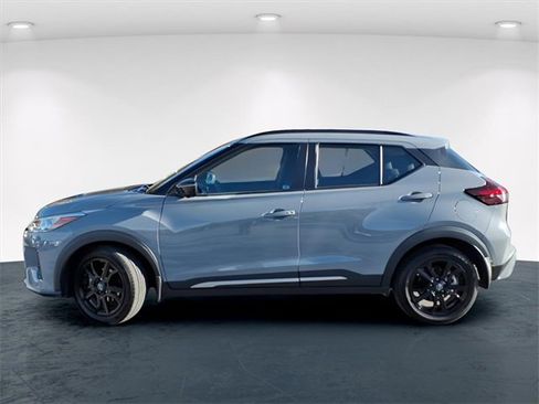 Used 2023 Nissan Kicks SR image 3