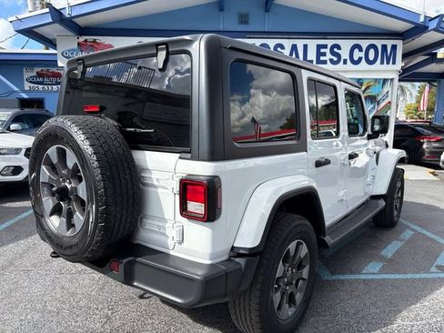 Used 2018 Jeep Wrangler Unlimited Sahara AWD/4WD image 9