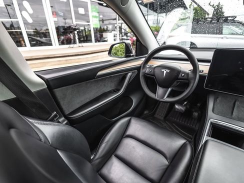 Used 2025 Tesla Model Y Long Range RWD image 20