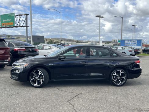 Certified 2022 Volkswagen Passat 2.0T R-Line image 2