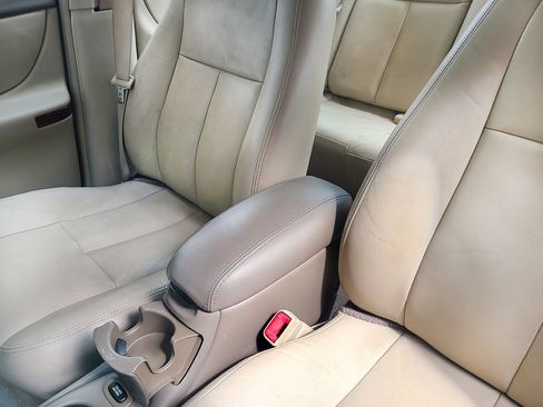 Used 2001 Oldsmobile Intrigue GL w/ Premium Leather Pkg image 37