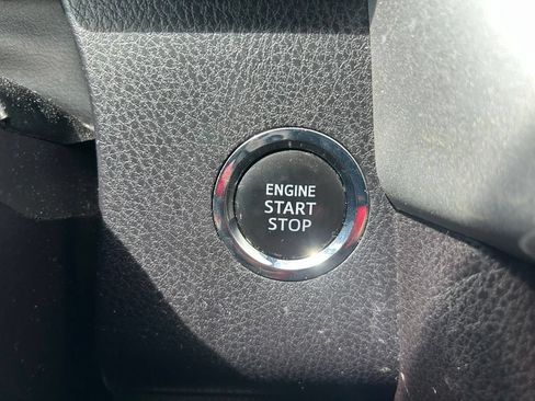 Used 2018 Toyota Highlander SE FWD image 29