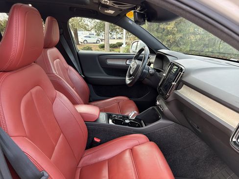 Used 2019 Volvo XC40 T5 Inscription image 33