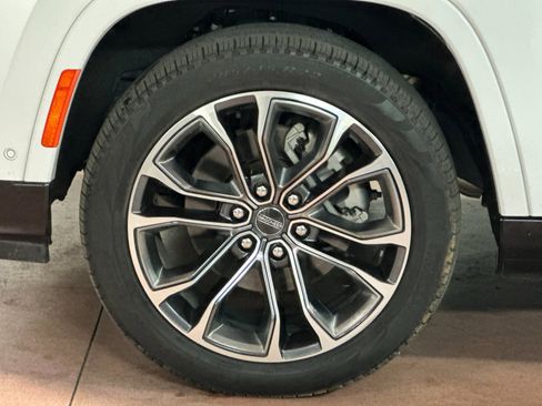 Certified 2023 Jeep Grand Wagoneer Series III image 26