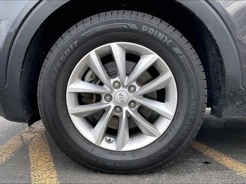 Used 2017 Kia Sorento AWD image 10