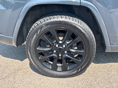 Used 2018 Jeep Grand Cherokee Altitude AWD/4WD image 44