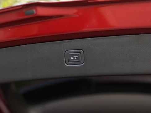 Used 2025 Chevrolet Blazer RS FWD image 30