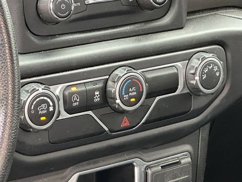 Used 2021 Jeep Gladiator Sport AWD/4WD image 15