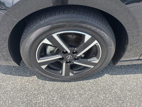 Used 2025 Nissan Sentra SV FWD image 11