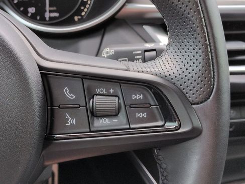 Used 2023 Alfa Romeo Stelvio Ti image 27