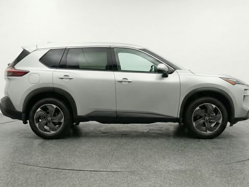 Used 2025 Nissan Rogue SV AWD/4WD image 11