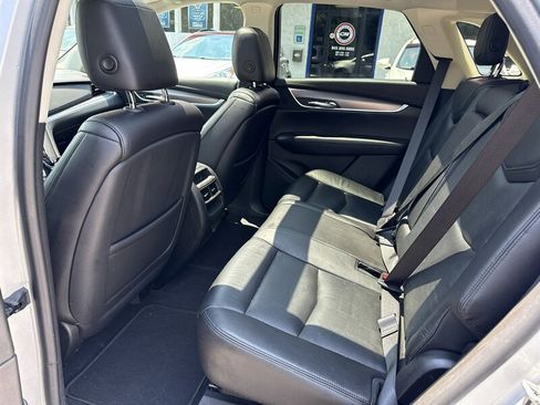 Used 2017 Cadillac XT5 Luxury w/ Driver Awareness Package FWD image 7