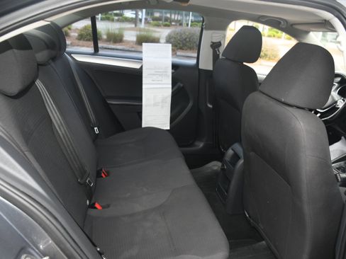 Used 2015 Volkswagen Jetta SE FWD image 18