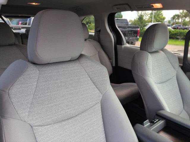 Certified 2022 Toyota Sienna LE FWD image 7