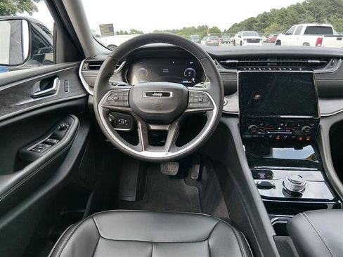Certified 2023 Jeep Grand Cherokee Limited w/ Black Appearance Package AWD/4WD image 10