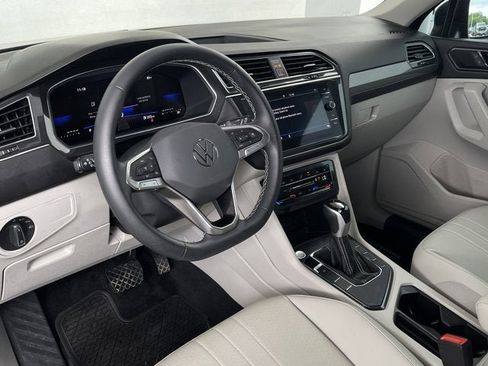 Used 2023 Volkswagen Tiguan SE FWD image 11