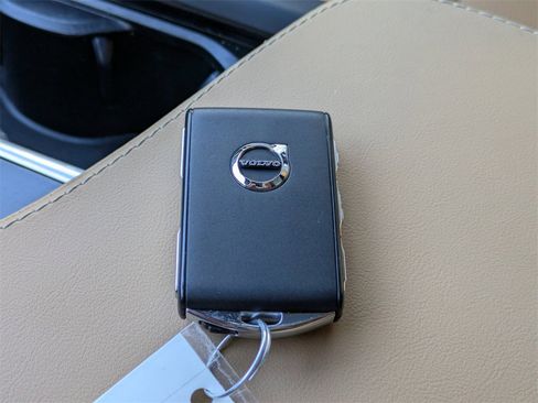 Certified 2024 Volvo XC90 B6 Ultimate w/ Lounge Package image 45