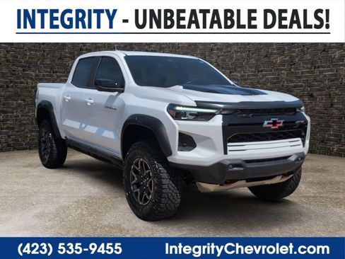 Used 2024 Chevrolet Colorado ZR2 w/ Technology Package AWD/4WD image 1