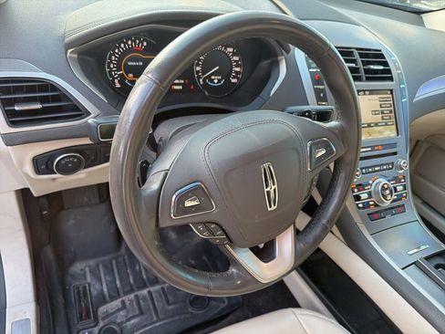 Used 2017 Lincoln MKZ Premiere image 9