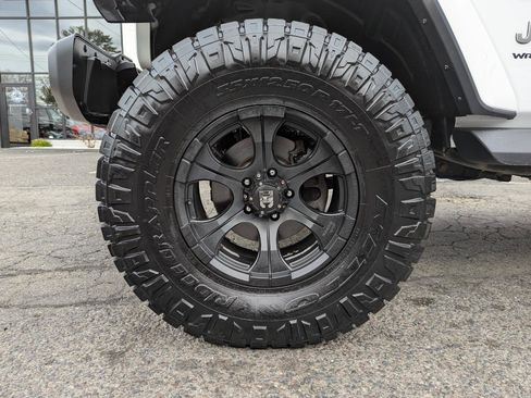 Used 2018 Jeep Wrangler Unlimited Sahara w/ Dual Top Group AWD/4WD image 46