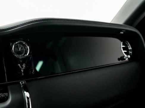 Used 2025 Rolls-Royce Cullinan image 46