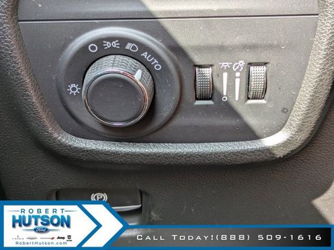 Used 2023 Jeep Grand Cherokee L Laredo image 28