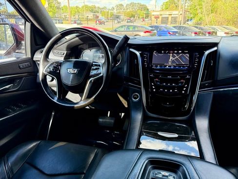 Used 2018 Cadillac Escalade ESV Platinum RWD image 19