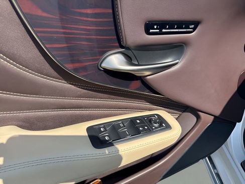 Used 2018 Lexus LS 500h w/ Luxury Package image 28