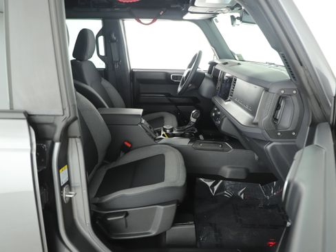 Used 2025 Ford Bronco Badlands image 16