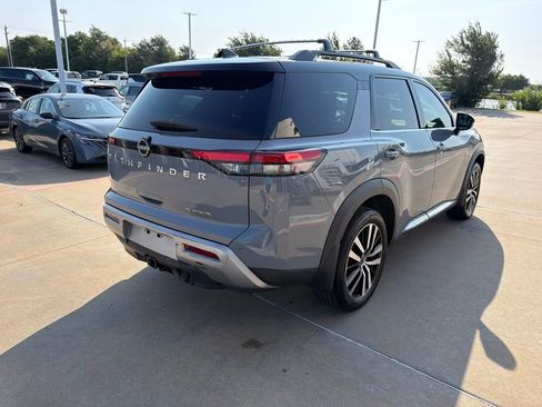 Used 2023 Nissan Pathfinder Platinum FWD image 5