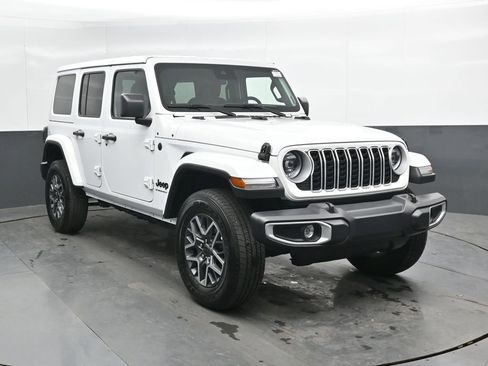 Used 2025 Jeep Wrangler Unlimited Sahara AWD/4WD image 4