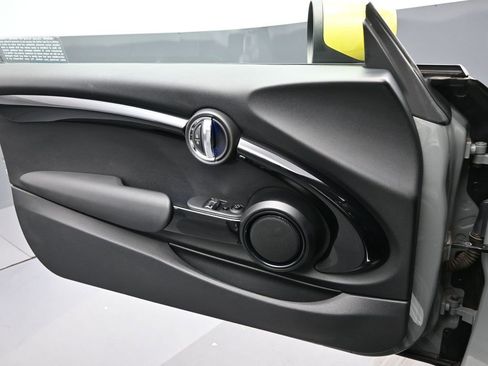 Used 2020 MINI Cooper SE w/ 6.5" Touchscreen Package image 13