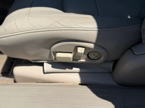 Used 2005 Cadillac De Ville FWD image 38